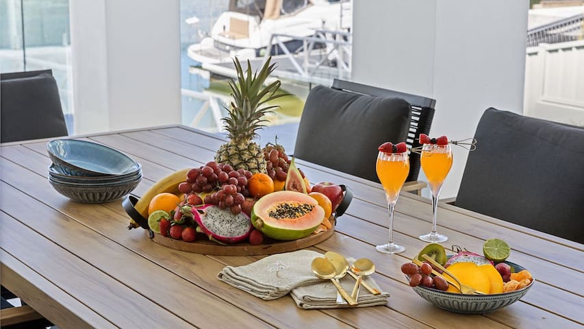 Hamptons House | Stylish Waterfront