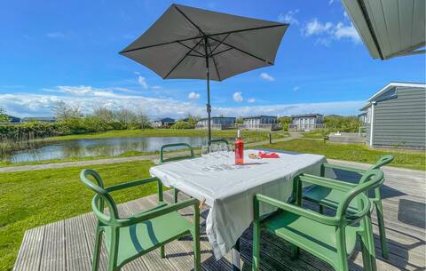 Gorgeous home in Lauwersoog with kitchen
