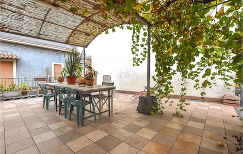 Amazing home in Milo with kitchen