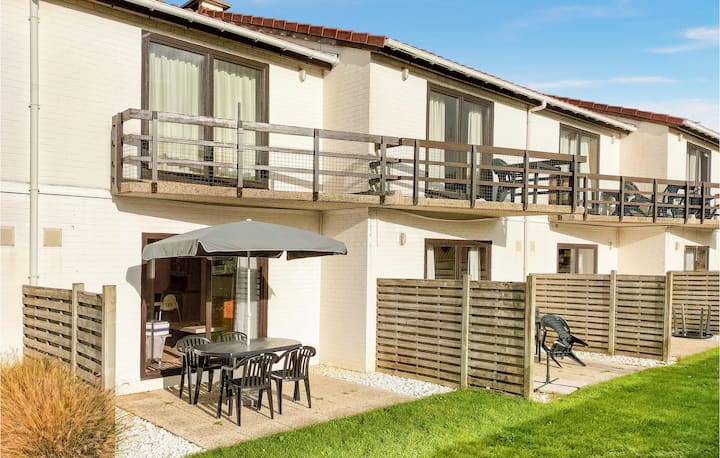 Beautiful Apartment In Bredene - Bredene