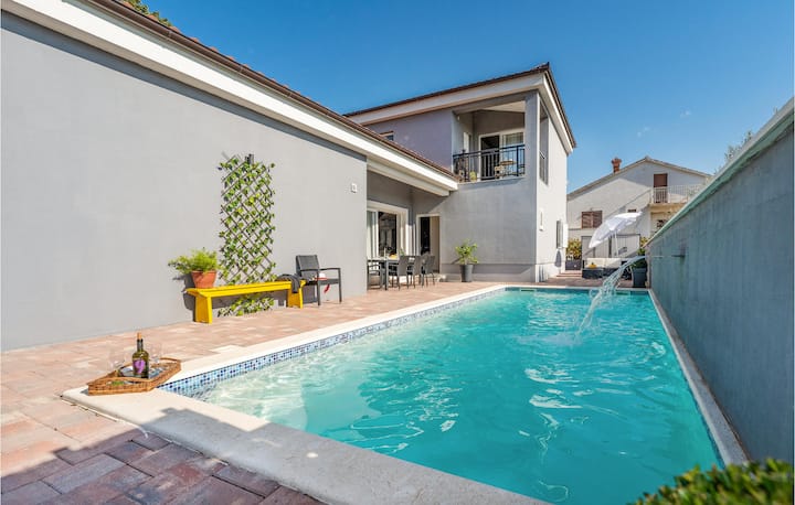 Beautiful Home In Privlaka - Privlaka