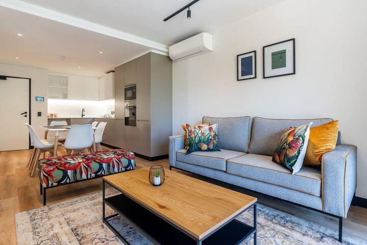 305 Hall – 2 Bedroom Apartment with Parking Onsite gallery image 2