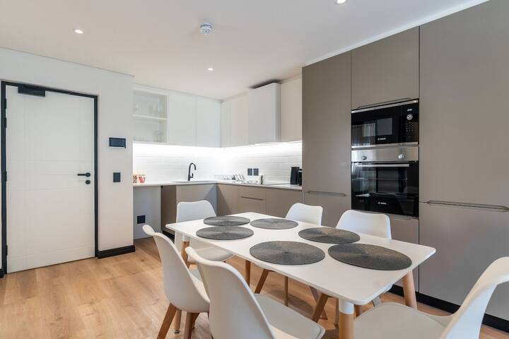 305 Hall – 2 Bedroom Apartment with Parking Onsite gallery image 4