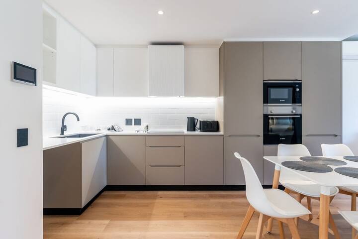 305 Hall – 2 Bedroom Apartment with Parking Onsite gallery image 5