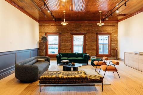 HC Turner Building - Historic Hudson  (Sleeps 10)