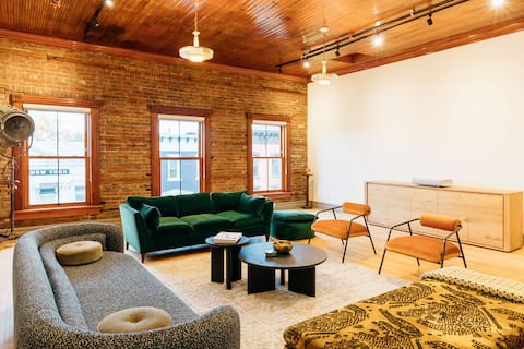 HC Turner Building: Expansive Loft in Hudson