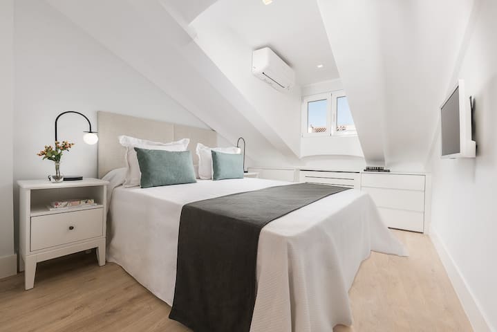 Homeclub | Modern Apartment in Salamanca gallery image 2