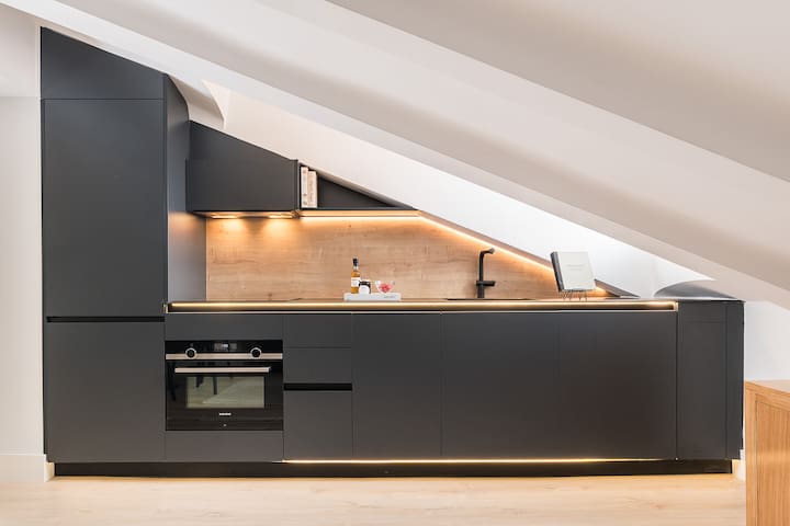 Homeclub | Modern Apartment in Salamanca gallery image 3