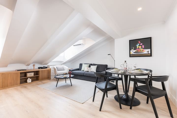 Homeclub | Modern Apartment in Salamanca gallery image 4