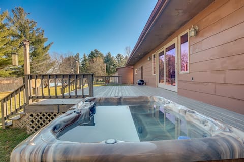 Pet-Friendly Tomahawk Home: Deck & Private Hot Tub