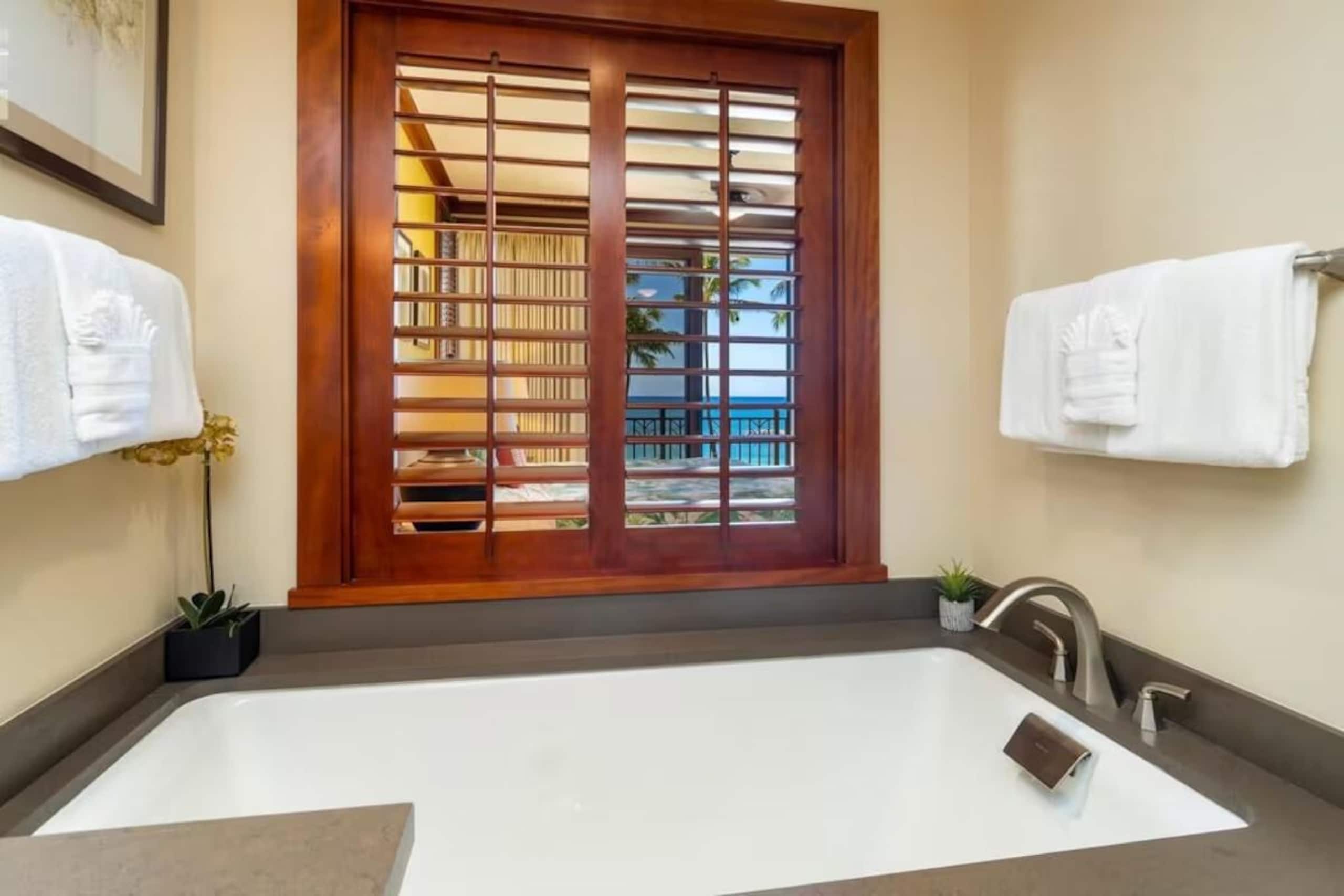 Villa in Kapolei · ★5.0 · 2 bedrooms · 3 beds · 2 private baths - Image 13