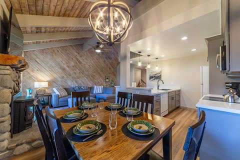 Remodeled Condo w View and Near Gondola 590