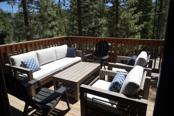Trailblazer Chalet - Hot Tub, Ski Shuttle! - Lake Tahoe