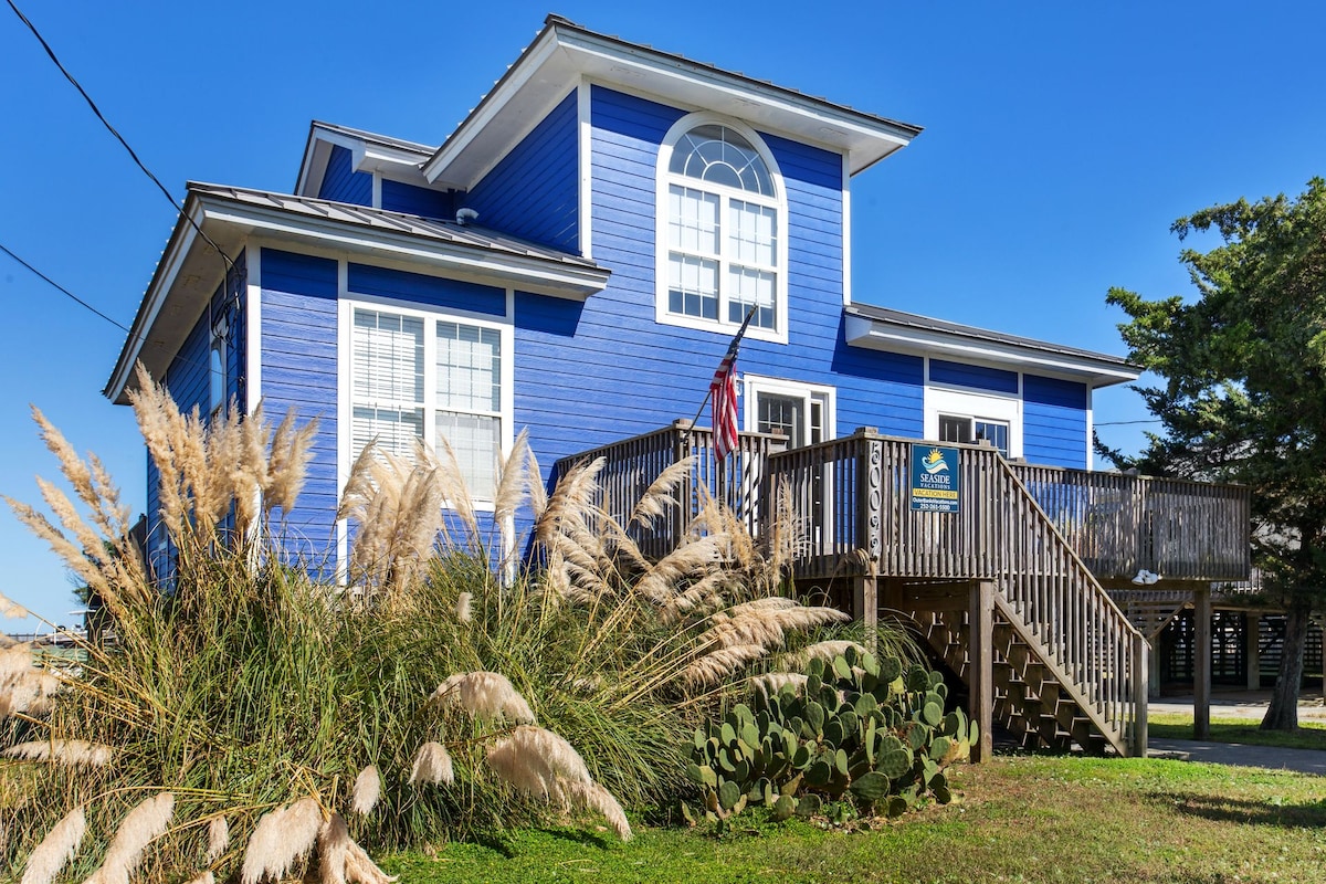 Soundfront Getaway w/ Hot Tub – Dog Friendly