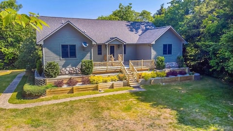 Hidden Haven: Seclusion on the Superior Shoreline