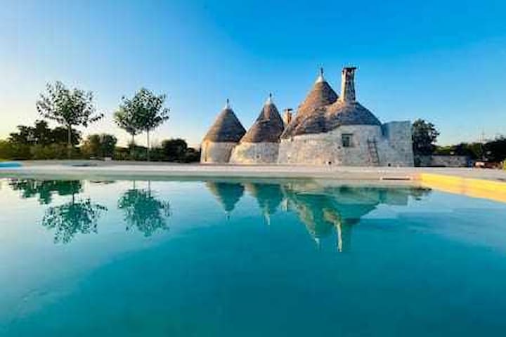 Trulli Petralux in Valle d’Itria