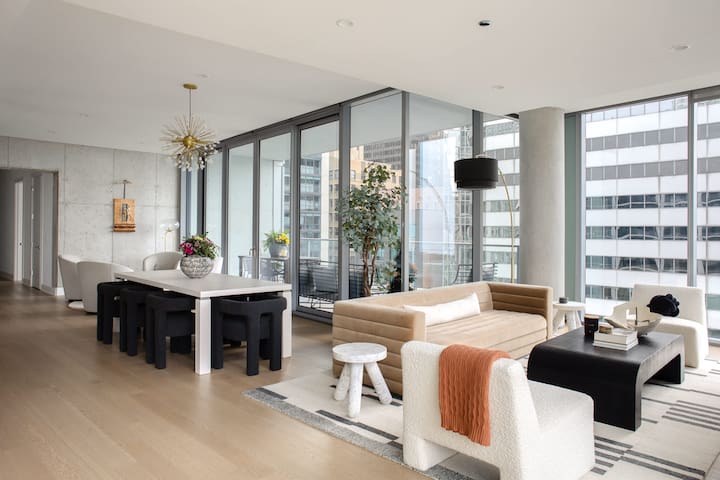 Iconic Downtown Penthouses Getaway + City Views
