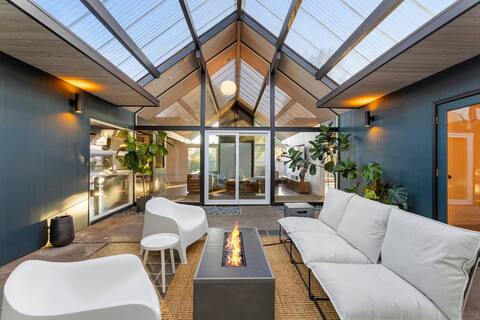 Updated Mid-Century Modern Retreat