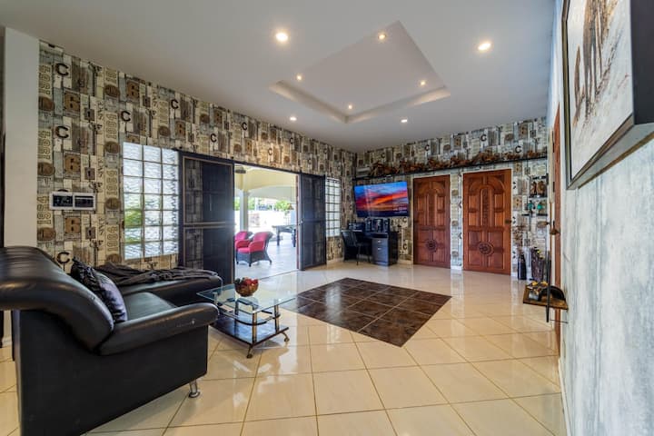 3 Bedroom Pool Villa Close To City Center! (S102) - Hua Hin