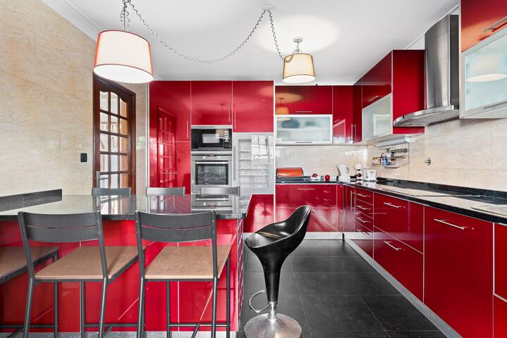 Charming and Calm House – 5 minutes from the Beach gallery image 2