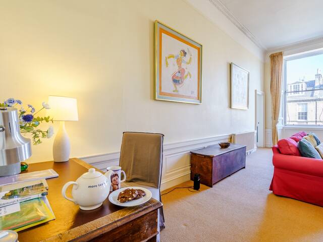 3 Bed in Edinburgh (79008) gallery image 4