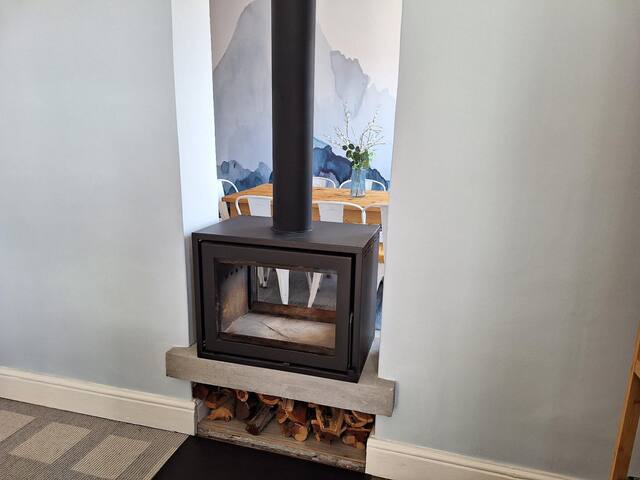 4-Bed Beach Retreat in Scenic Muizenberg gallery image 3