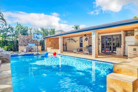 Sunny Paradise w/ Saltwater Pool | Hot Tub | Grill