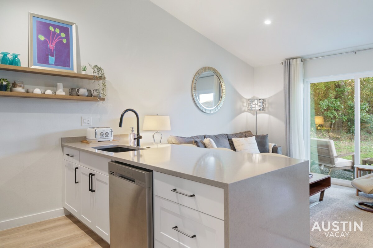 Close to Barton Springs + Zilker | King BR + Patio