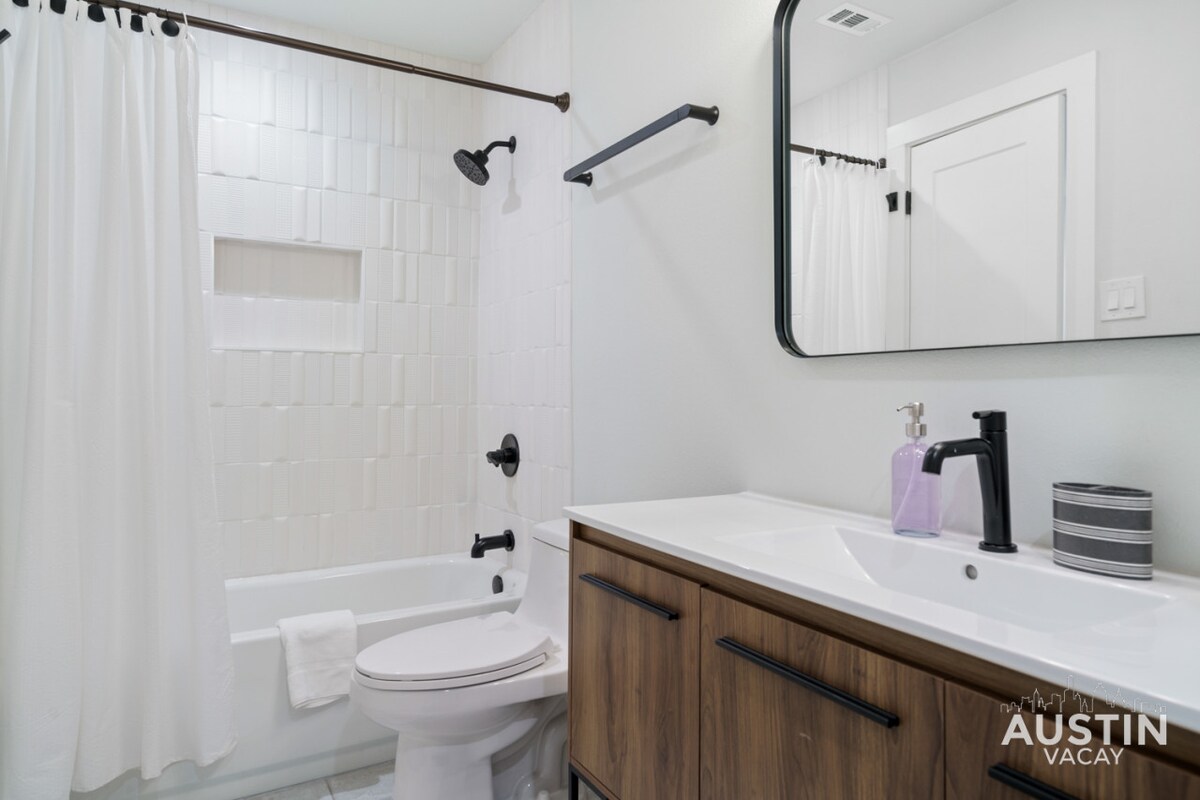 Close to Barton Springs + Zilker | King BR + Patio