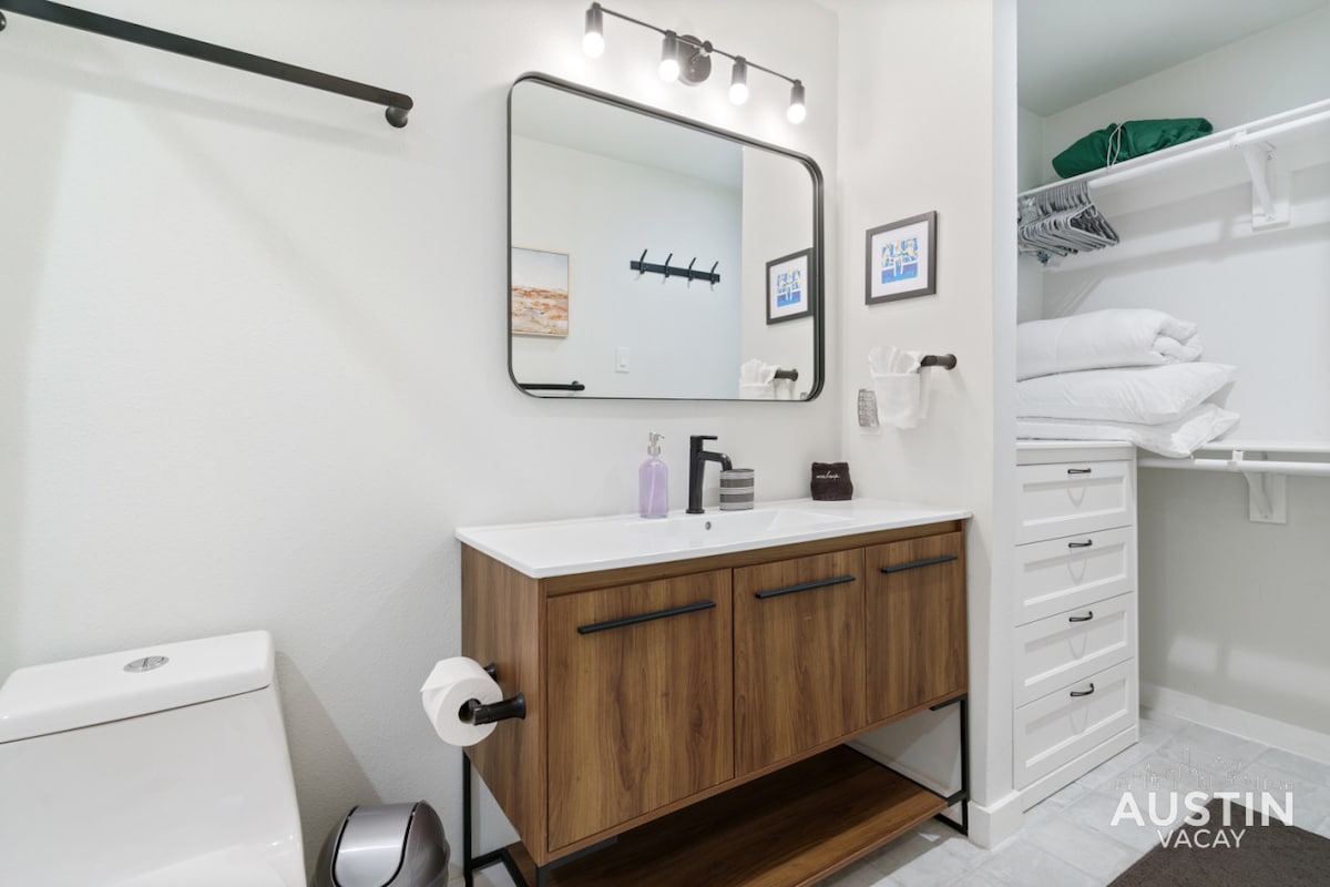 Close to Barton Springs + Zilker | King BR + Patio