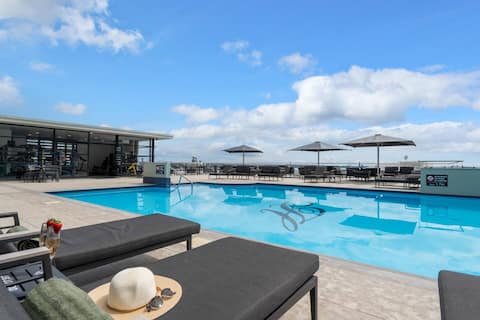 Successful Airbnb property: Kiwiana Suite - newly refurbished - rooftop pool in Auckland