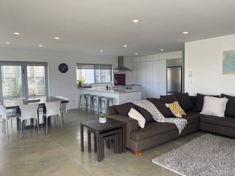 Ruakaka Holiday Home Walk to Beach