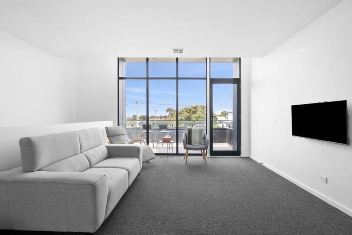 Anderson Prime Location gallery image 4