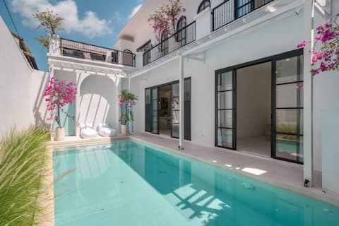 Beachside Mediterranean Luxury: 3BR in Canggu
