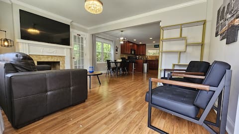 Popular Airbnb listing: Gorgeous 3BR Home with Backyard in Home Park
