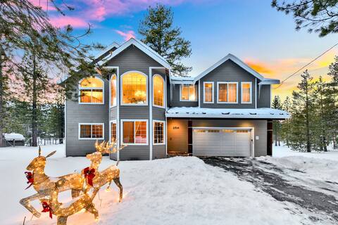 Ski Basecamp: Forest Land+River+Hot Tub+Pool table