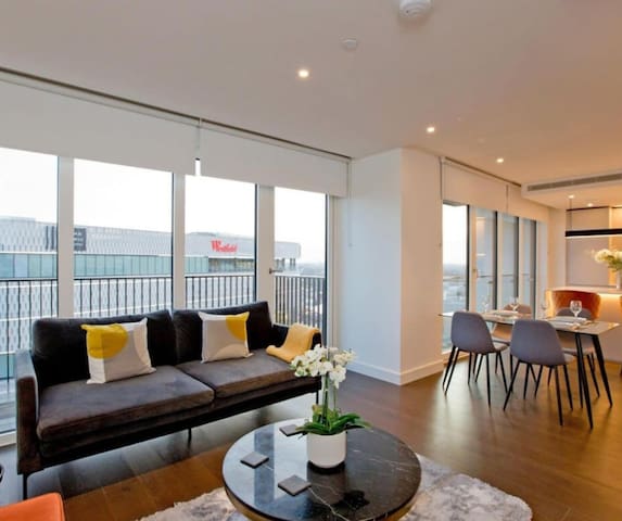 Westfield Stylish Living with Pool & Gym