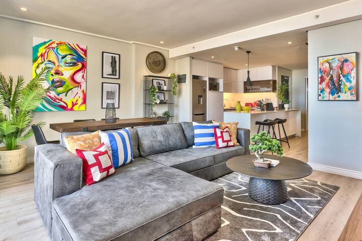 Super 2 Bed Condo with Amazing Views & Pool Deck gallery image 2