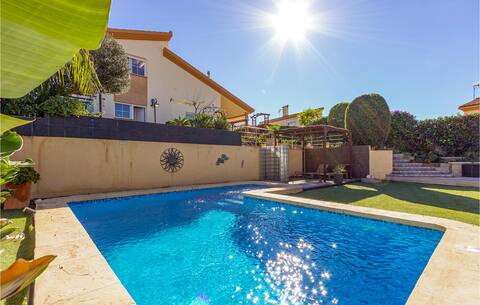 Cozy home in Busot with outdoor swimming pool