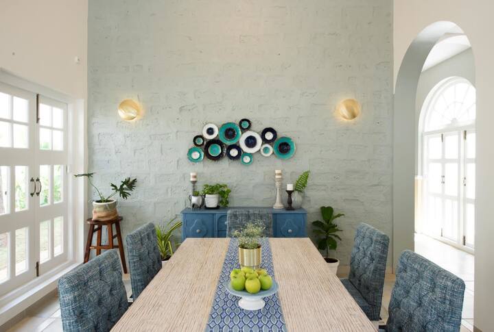 Dining area image 2
