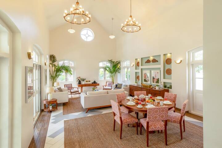 Dining area image 2