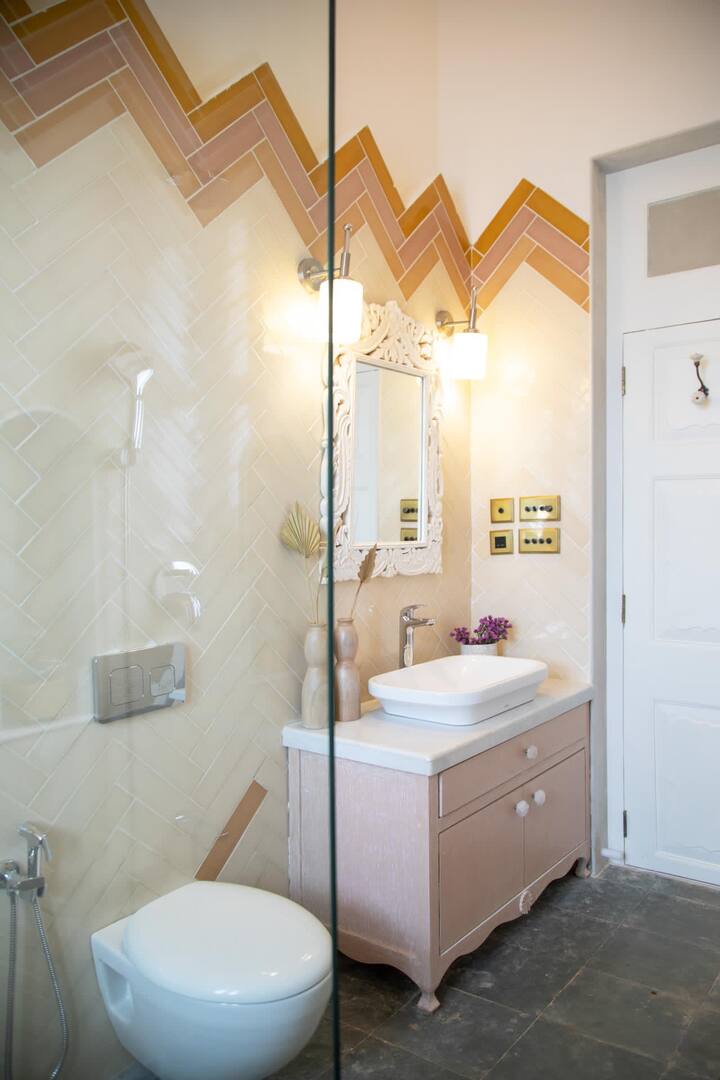 Full bathroom 1 image 1