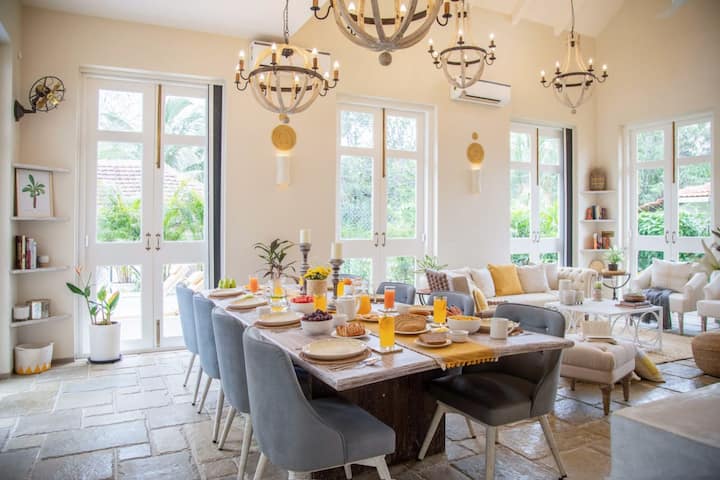Dining area image 1