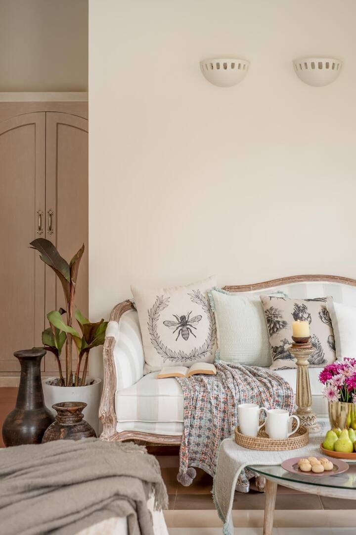 Living room image 1