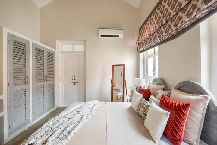 Bedroom 1 image 2