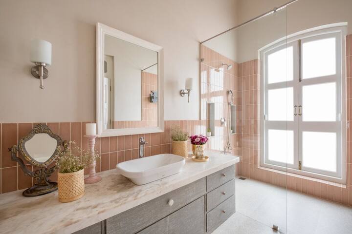 Full bathroom 3 image 1