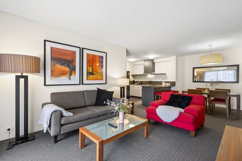 Top Airbnb: Cosy Apartment in the Heart of Perth CBD in East Perth
