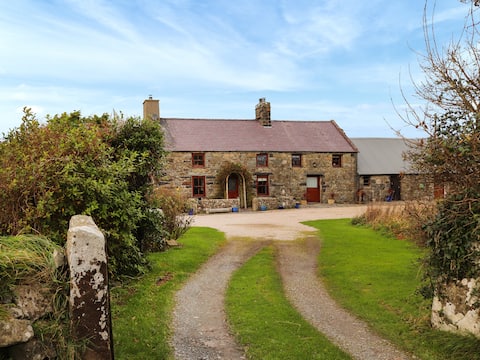 Top performing Airbnb: ty Chwiad - uk45650 in North, South, East, North, South, East, North, South, East, North, South, East, North, South, East, North, South, East