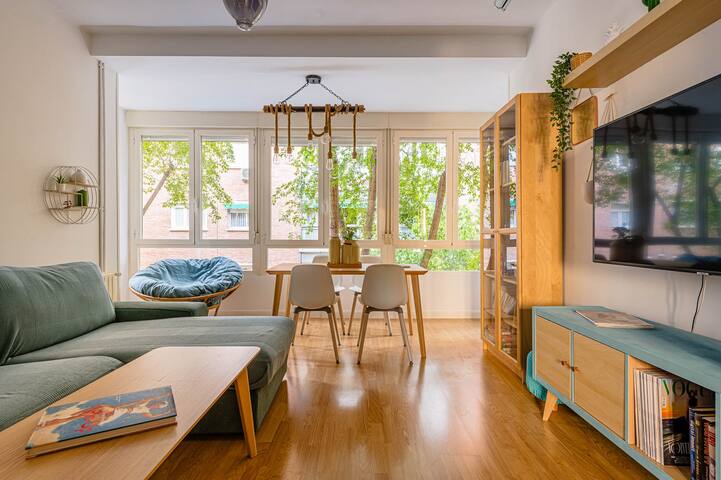 Bright apartment for 4 pax in Bernabeu