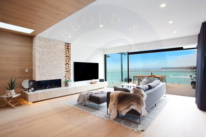 Uninterrupted Panoramic Views of Gordons Bay gallery image 2